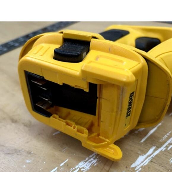 DEWALT DW938 18V Variable Speed Reciprocating Saw (Tool Only, Used) - Picture 5 of 8